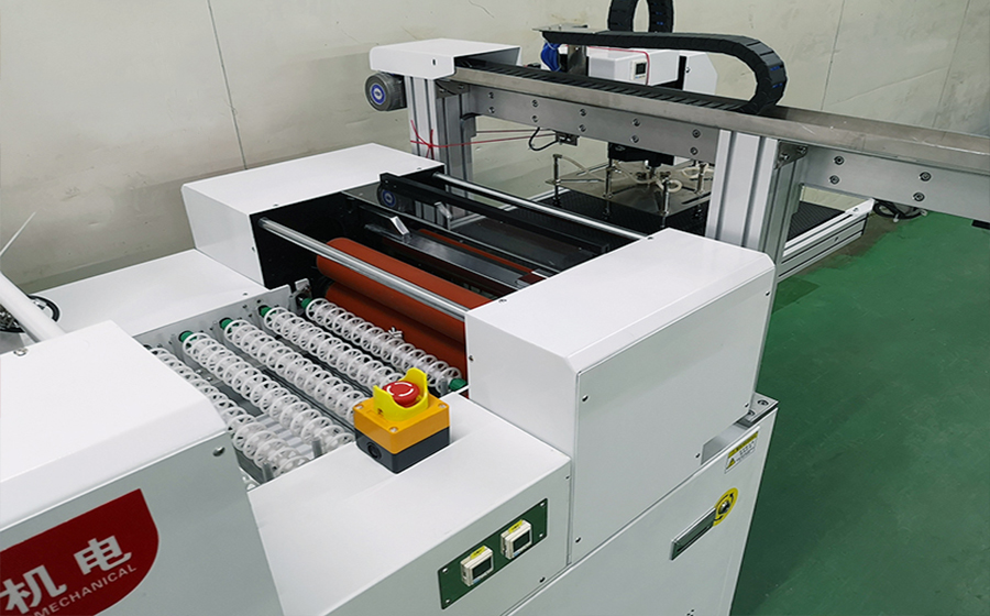 自动覆膜裁切机